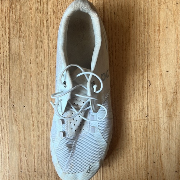 White on cloud sneakers good condition - Picture 3 of 3